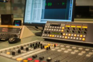 radio g5eebed9c0 640